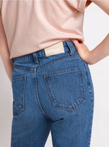 Narrow fit high waist cropped jeans
