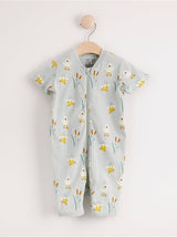 Lyseblå pyjamas med andemønster