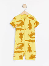 Gule pyjamas med krokodille mønster