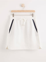 Kort hvid jersey nederdel