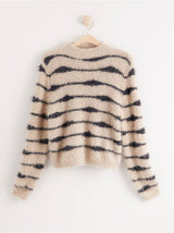 Fuzzy strikket sweater med striber