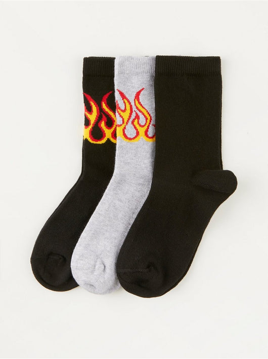 3-pak sokker med flammemotiv