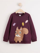Sweatshirt med egern og blade