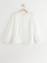 Broderie anglaise bluse