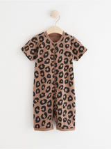 Pyjamas med leo mønster