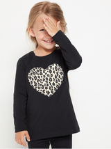 Sort bluse med leopard printede hjerter