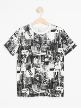 T-shirt with black and white print