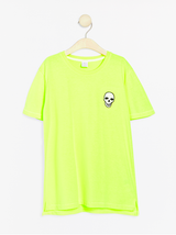 Neongul t-shirt med kraniemotiv