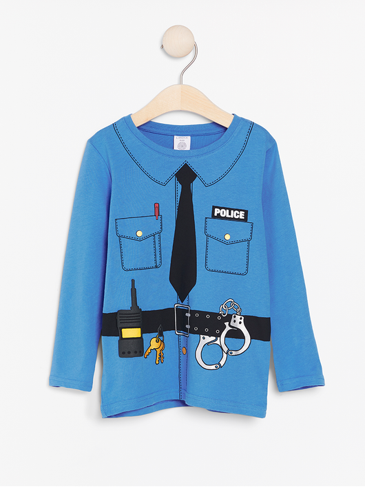 Blå bluse med politiprint
