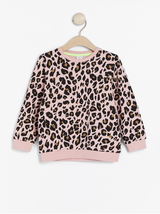 Lyserød sweater med leopard mønster