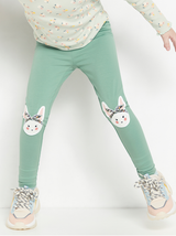 Lysegrønne leggings med kanin applikationer på knæ