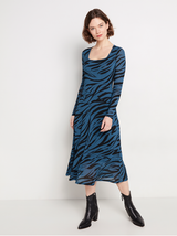 Zebra mønstret blå kjole
