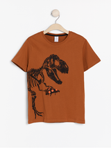 Brun t-shirt med dinosaur print